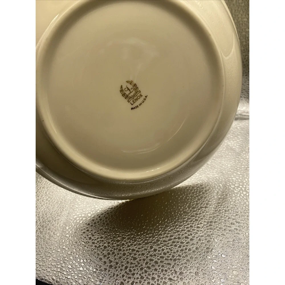 Lenox China Holiday Pattern 9.5" Serving Bowl Inside Berries/Leaves/Gold Trim /r - Picture 5 of 6
